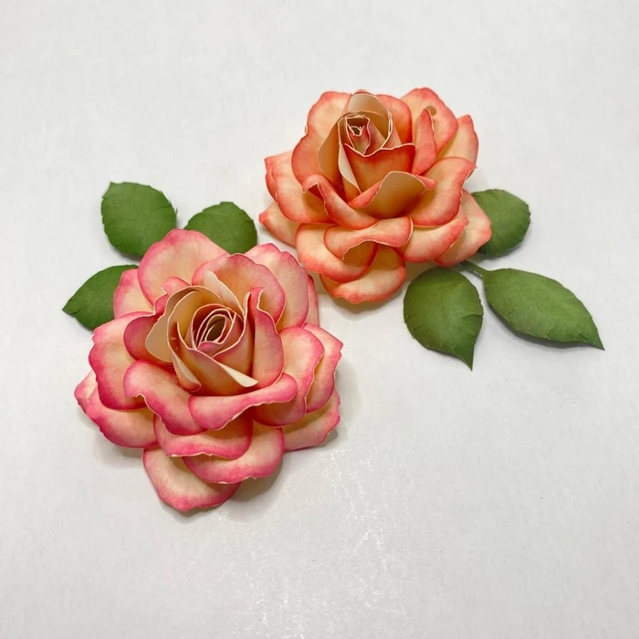 Flores de papel artesanais personalizadas para decoração de festas e eventos